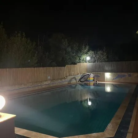 Apartment 4 Beds Flat With Shared Pool